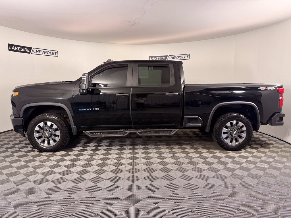 Used 2022 Chevrolet Silverado 2500 Custom w/ Custom Value Package AWD/4WD image 3