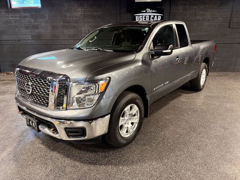 Used 2018 Nissan Titan SV AWD/4WD image 1