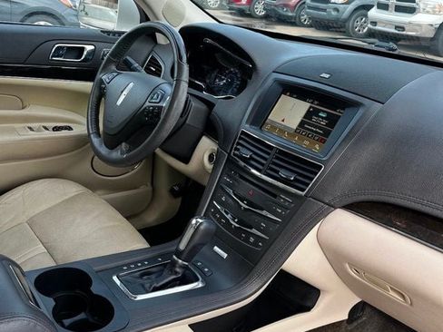Used 2019 Lincoln MKT AWD image 21