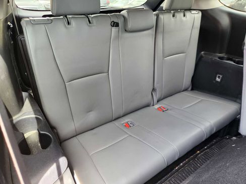 Used 2023 Toyota Highlander XLE FWD image 16
