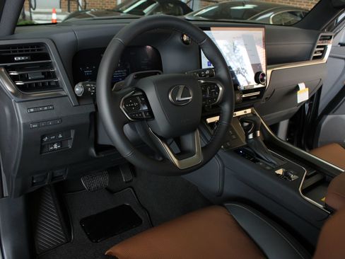 Used 2026 Lexus GX 550 w/ Cold Area Package AWD/4WD image 8