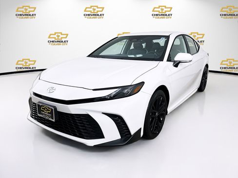 Used 2025 Toyota Camry XSE image 3