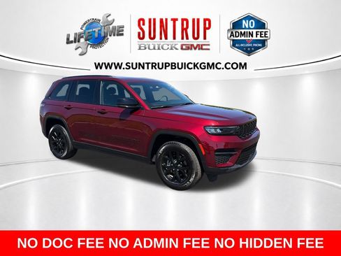 Used 2025 Jeep Grand Cherokee Altitude AWD/4WD image 9