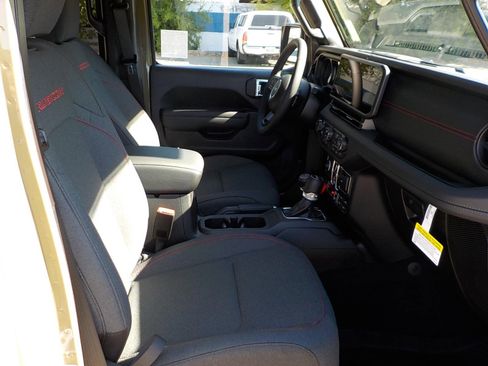 New 2025 Jeep Wrangler Unlimited Rubicon w/ Technology Group image 21