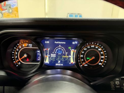 Used 2024 Jeep Wrangler Unlimited Rubicon image 30