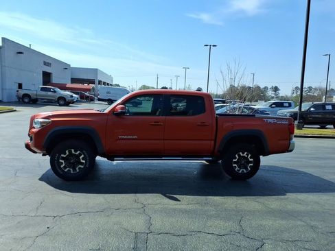 Used 2017 Toyota Tacoma TRD Off-Road w/ Tow Package (A/T) image 6
