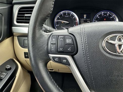 Used 2015 Toyota Highlander XLE image 8