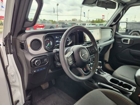 Used 2024 Jeep Wrangler Unlimited AWD/4WD image 23