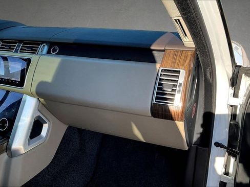 Used 2018 Land Rover Range Rover HSE image 26