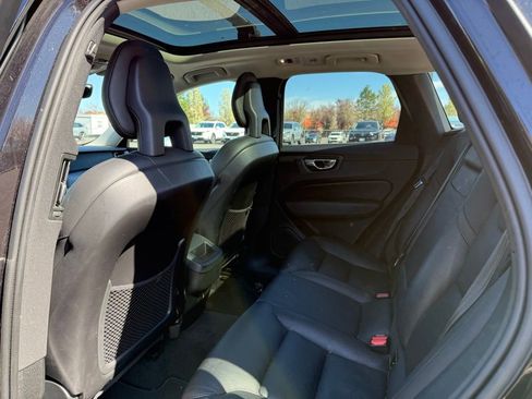 Used 2018 Volvo XC60 T5 Momentum image 19