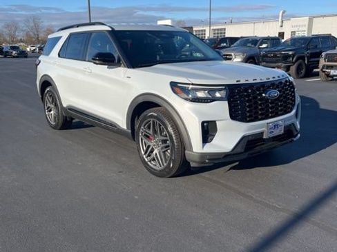 New 2026 Ford Explorer ST-Line w/ ST-Line Street Pack AWD/4WD image 3