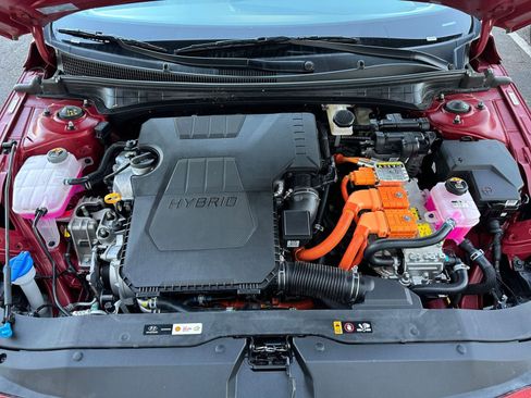 Used 2025 Hyundai Elantra Limited image 32