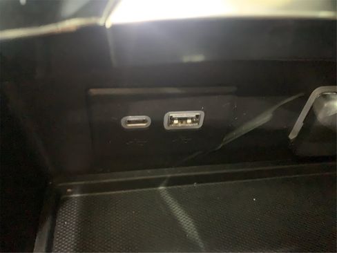 Used 2023 Buick Envision Preferred image 32