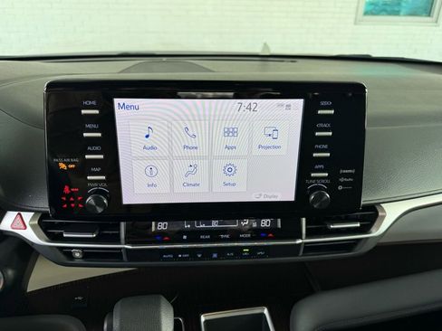 Used 2024 Toyota Sienna LE image 29