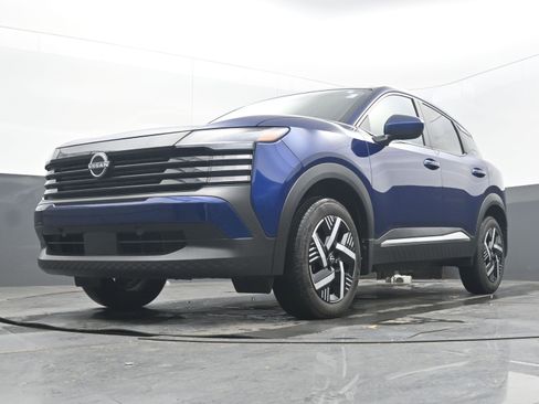 Certified 2025 Nissan Kicks SV image 25