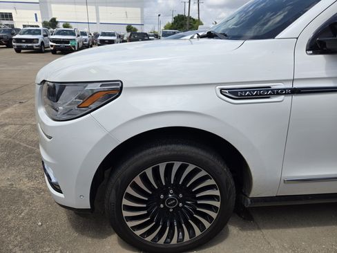 Used 2021 Lincoln Navigator Black Label w/ Cargo Convenience Package AWD/4WD image 8