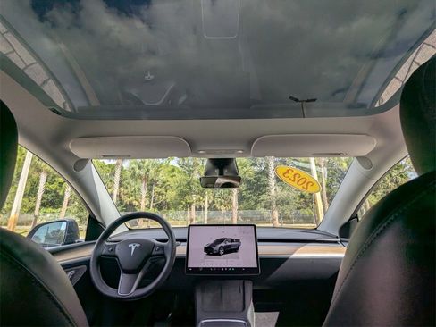 Used 2023 Tesla Model Y Long Range image 4
