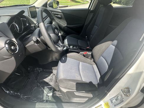 Used 2018 Toyota Yaris iA image 9