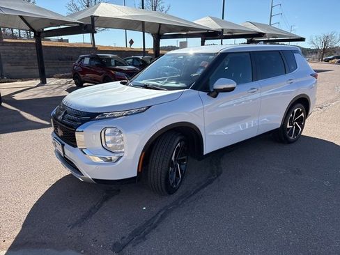Used 2024 Mitsubishi Outlander SE Black Edition image 3