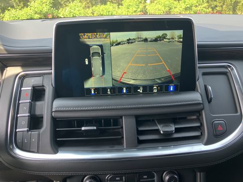 Used 2022 Chevrolet Suburban LT w/ Luxury Package image 33