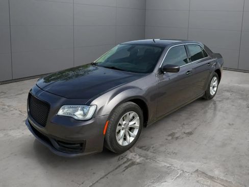 Used 2019 Chrysler 300 Touring RWD image 35