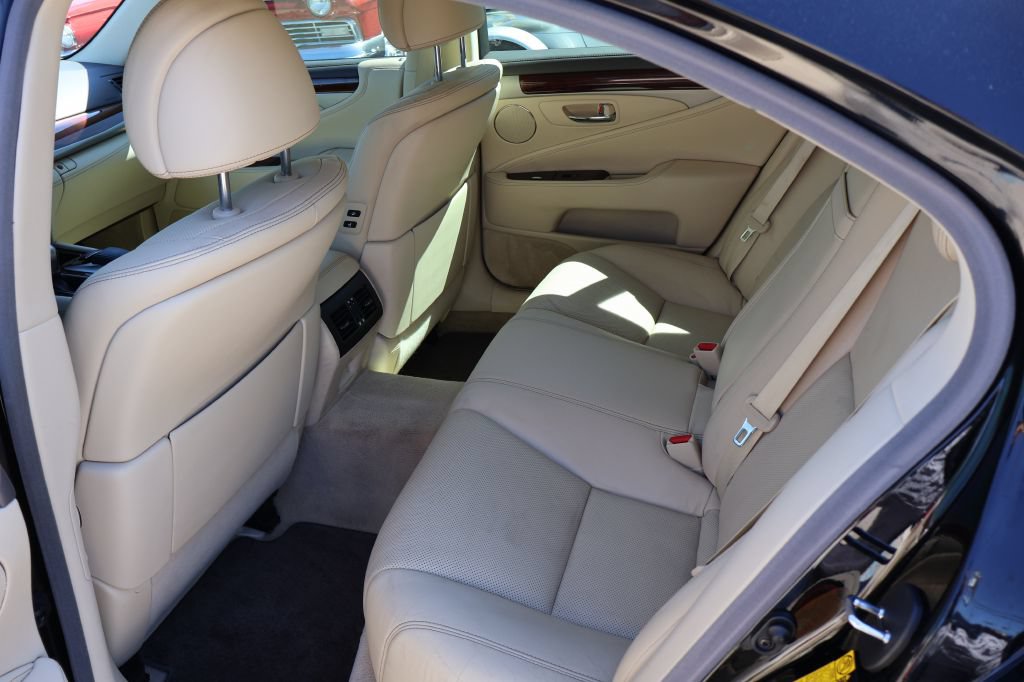 Used 2014 Lexus LS 460 w/ Comfort Package RWD image 18