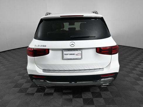 Used 2025 Mercedes-Benz GLB 250 image 29