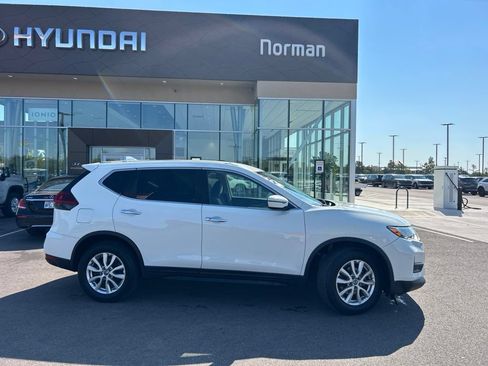 Used 2020 Nissan Rogue SV FWD image 8