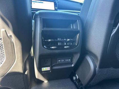 New 2026 Jeep Grand Cherokee Altitude AWD/4WD image 38