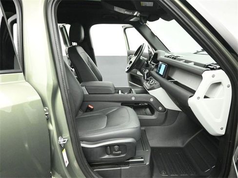 Used 2022 Land Rover Defender 110 SE image 30