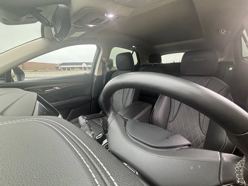 Used 2023 Buick Envision Avenir AWD/4WD image 28