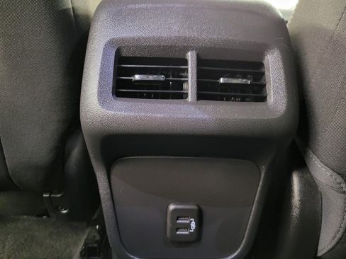 Used 2024 GMC Terrain SLE image 22