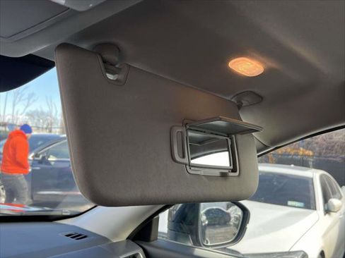 Used 2024 Nissan Pathfinder SL image 34