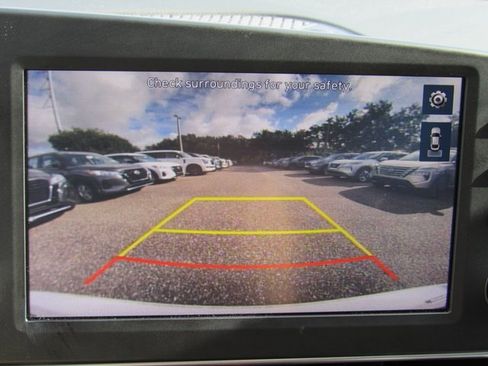 Used 2023 Hyundai Elantra Blue image 13