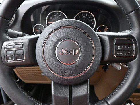 Used 2017 Jeep Wrangler Unlimited Sahara w/ Connectivity Group AWD/4WD image 16