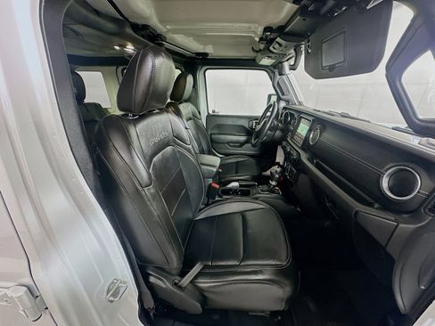 Used 2022 Jeep Wrangler Sahara w/ Cold Weather Group image 30