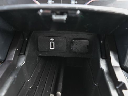 Used 2017 Ford Explorer XLT w/ Equipment Group 201A AWD/4WD image 35