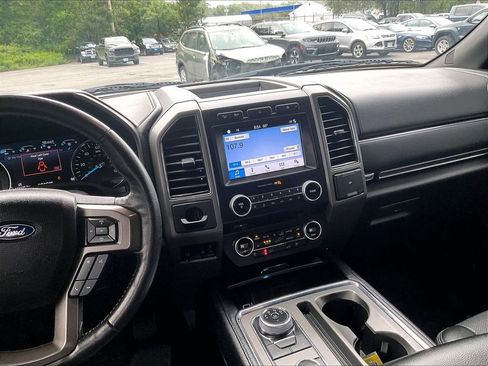Used 2018 Ford Expedition Max XLT w/ Equipment Group 202A AWD/4WD image 19