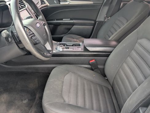 Used 2017 Ford Fusion SE w/ Fusion SE Technology Package FWD image 13