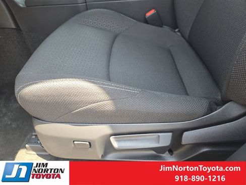 Used 2025 Toyota 4Runner SR5 AWD/4WD image 25