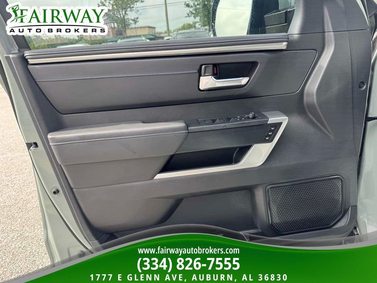 Used 2025 Toyota Sequoia Platinum AWD/4WD image 31