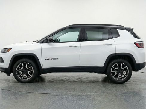Used 2025 Jeep Compass Trailhawk AWD/4WD image 5