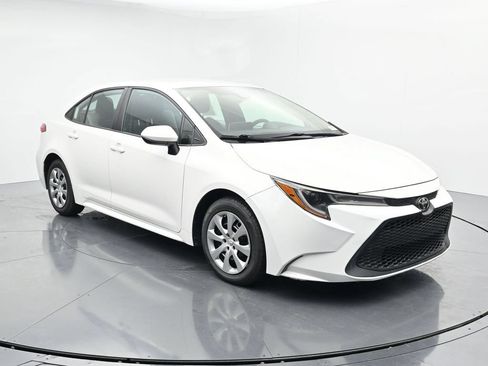 Used 2021 Toyota Corolla LE FWD image 2