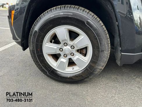 Used 2009 Jeep Liberty Sport w/ Popular Equipment Group AWD/4WD image 21