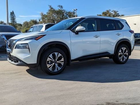 Used 2023 Nissan Rogue SV image 10