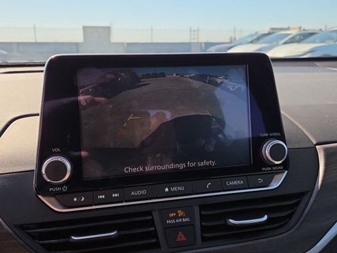 Used 2024 Nissan Altima 2.5 SV FWD image 13