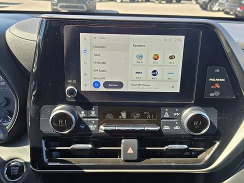 Used 2023 Toyota Highlander L image 9