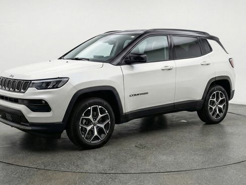 Used 2025 Jeep Compass Limited image 3