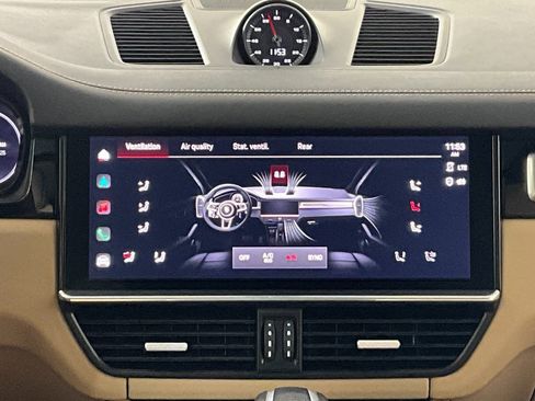 Used 2022 Porsche Cayenne GTS image 11