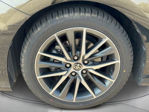 Used 2021 Toyota Camry XLE image 9